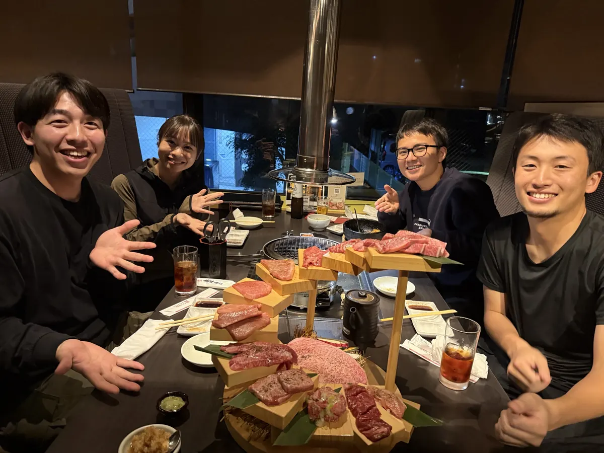 焼肉を囲む食事会